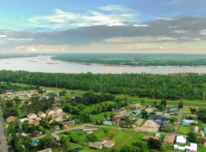 @weatherchannel: Living near the Gulf in Louisiana typically means you’re no stranger to hurricanes. The Sellars family knows all too well, especially after #Zeta.With only 5 days to finish this renovation, see how Cody and Felicia get it done on a NEW FAST: Home Rescue, Saturday night at 8/7c!