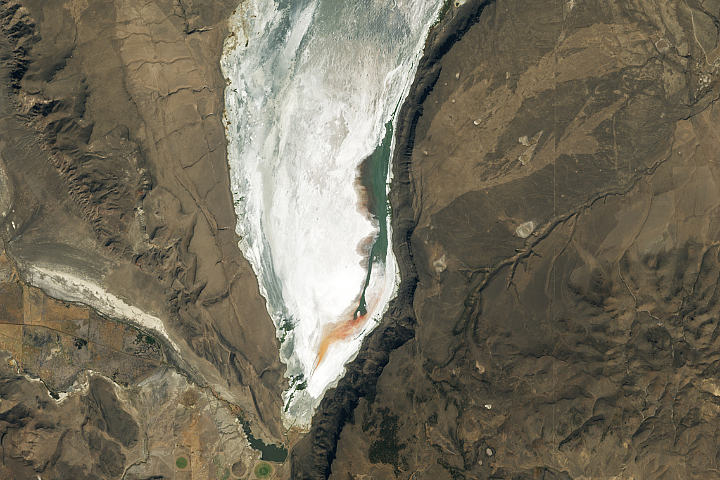 Shrinking Lake Abert