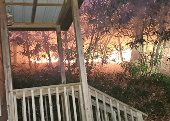 Large wildfire burning in western North Carolina threatens homes