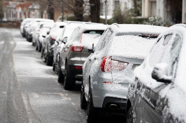 Snow falls in Croydon for first time this year as London feels like -3C