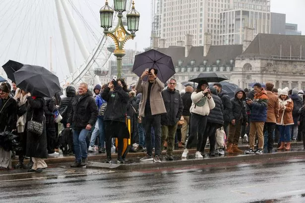 Live: London battered by Storm Isha as planes unable to land, trains cancelled and high winds cause chaos