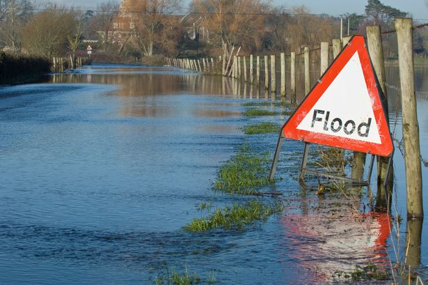 15-hour heavy rain and flash flood warning issued across London by Met Office