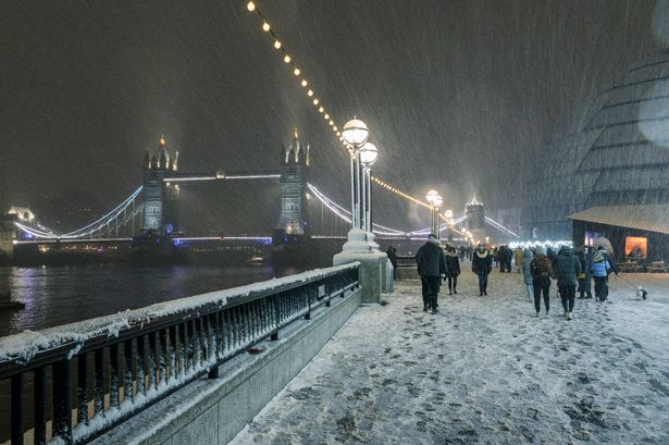 Newest London weather map shows big blob of snow over London and most of the South