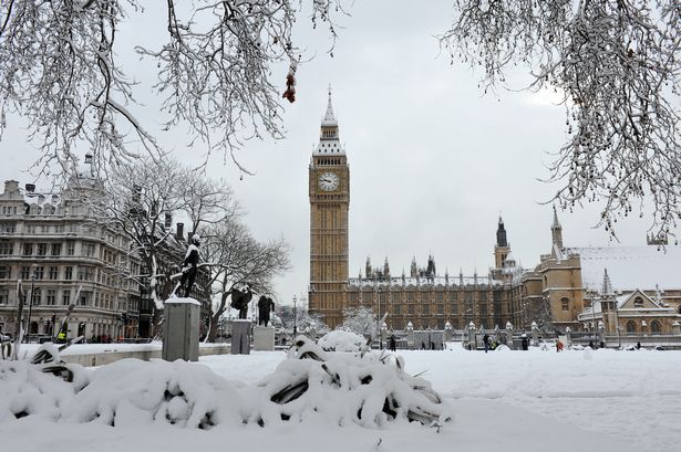 Weather maps show wall of snow approaching London within days