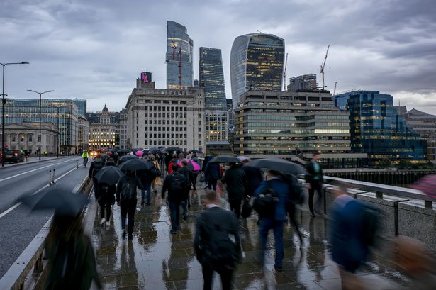 London to be lashed with 12 hours of wind and rain according to latest Met Office weather warning