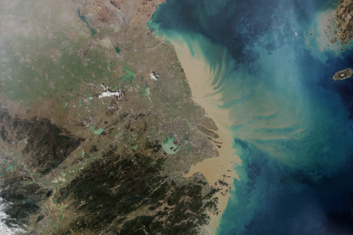 Sediment Fans Out Over the Yangtze Bank