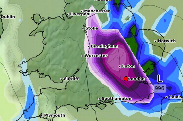 Latest weather map shows huge snow cloud covering London this weekend