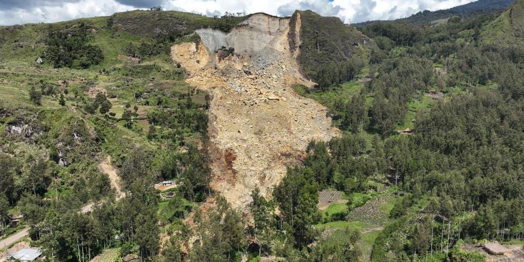 Satellite imagery shows landslide that is believed to have buried thousands in Papua New Guinea