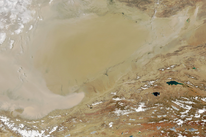 Dusty Spring in the Tarim Basin