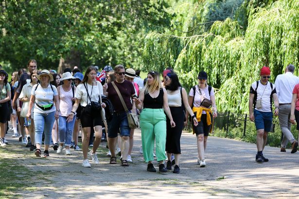 BBC Weather forecasts 5-day heatwave in London