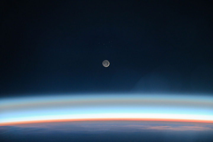 Earth’s Reflections on the Moon