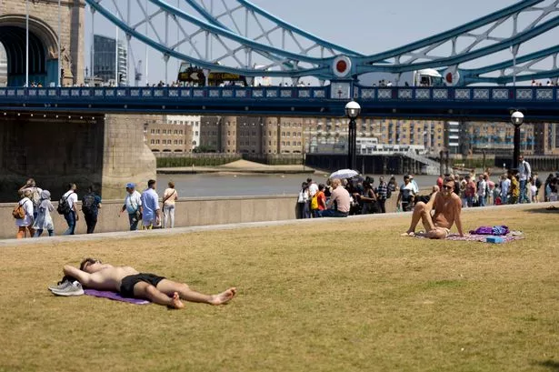 New London weather map turns dark red with 32C mini-heatwave forecast