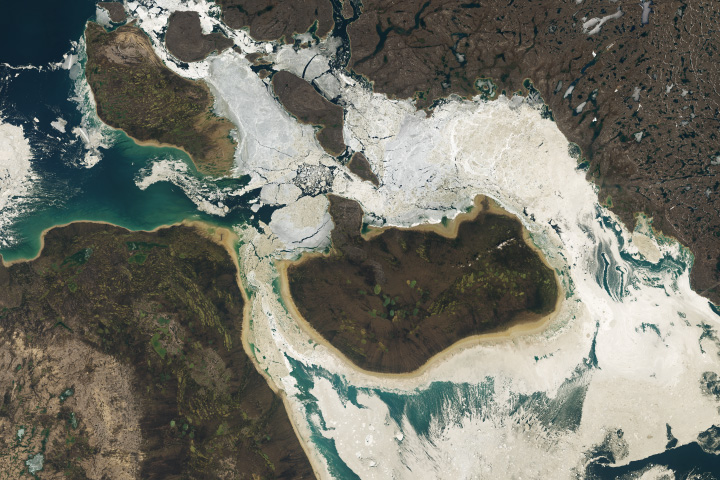 Foxe Basin’s Scenic Sea Ice