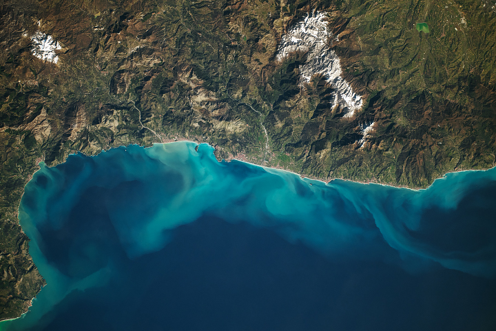 Mountains and Coastal Living Along the Gulf of Policastro