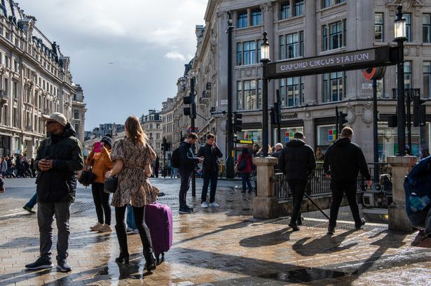 BBC Weather glitch tells Londoners of hurricane-force winds in Oxford Circus – there definitely aren’t