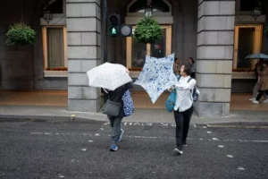 New Met Office UK weather map shows wind gusts hitting 70mph