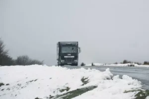 UK snow and ice weather warning issued by Met Office in first cold snap of the season