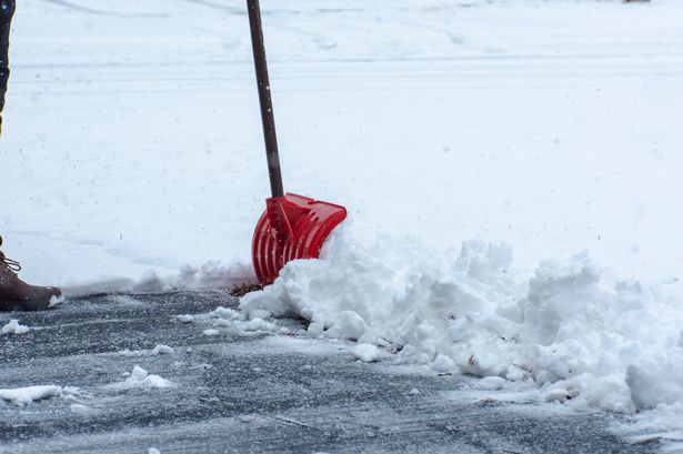 London ice warning issued by Met Office with temperatures plummetting to -2C