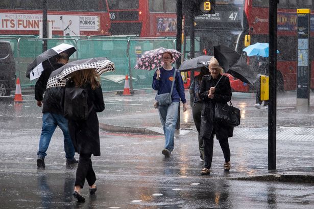 Met Office issues 9-hour London weather warning as 60mph winds expected overnight