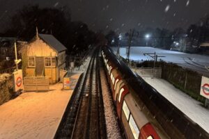 London covered in blanket of snow overnight in pictures