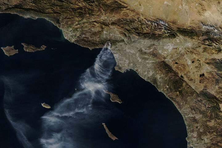 Smoke Streams from Palisades and Eaton Fires