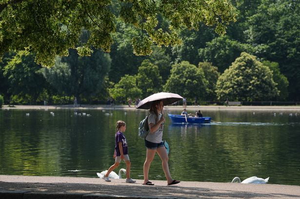 BBC Weather forecasts London 33C heatwave end date with first sign of rain in weeks