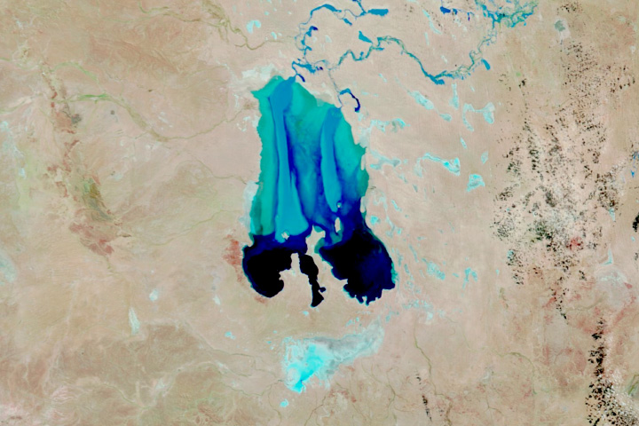 Water Pours Into Australia’s Lake Eyre
