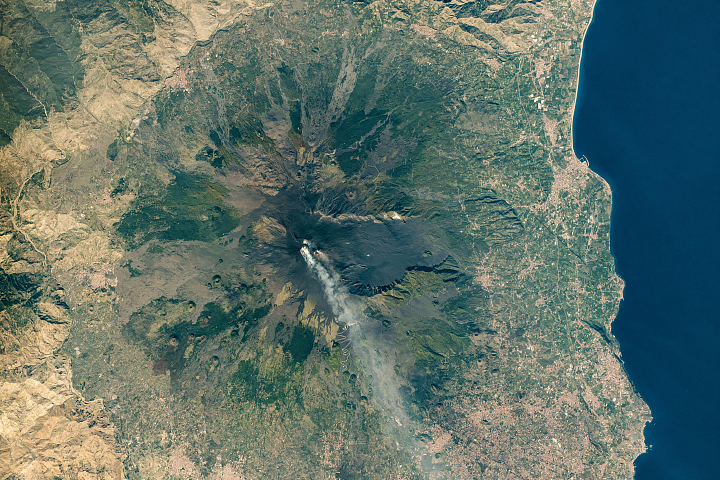 Italy’s Majestic Mount Etna