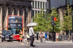 Met Office weather experts confident London temperatures to rise as maps shows date 31C to hit