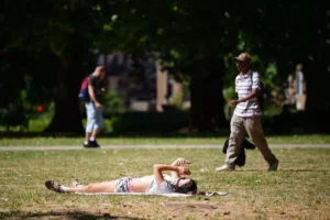 When BBC weather predicts 11 days of pure London sunshine with 28C on way
