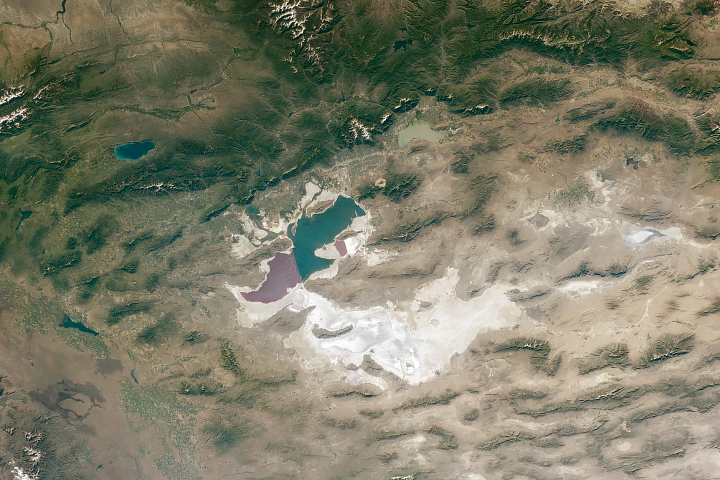 Sweeping Vistas Above the Great Salt Lake