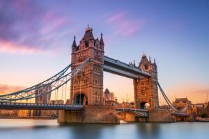When will London get its last 6pm sunset and when do the clocks go back?