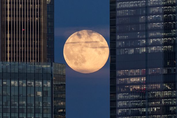 Exact time rare October Harvest Full Moon 2025 will be visible in London