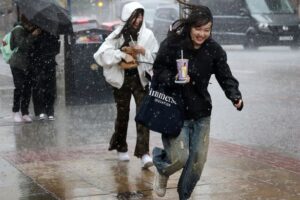 London 24-hour weather warning as heavy rain ‘could lead to flooding’