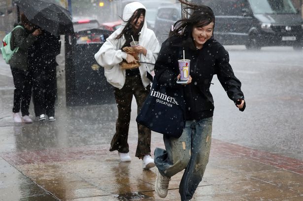 London 24-hour weather warning as heavy rain ‘could lead to flooding’