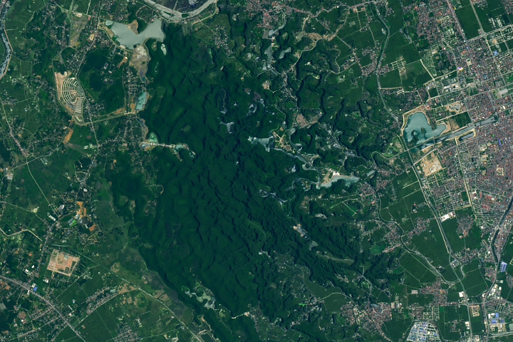 The Towers of Tràng An