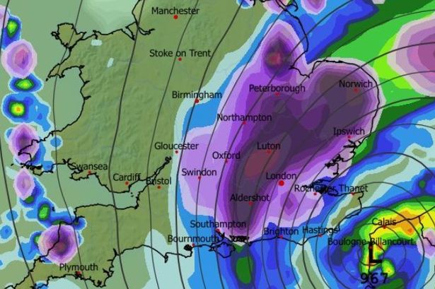 Dramatic weather map shows huge wall of snow heading to London
