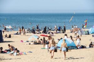 Britain set to outshine Greece with temperatures soaring to 20C, Met Office forecasts