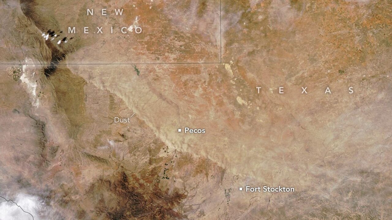 Wave of Dust Rolls Through Texas