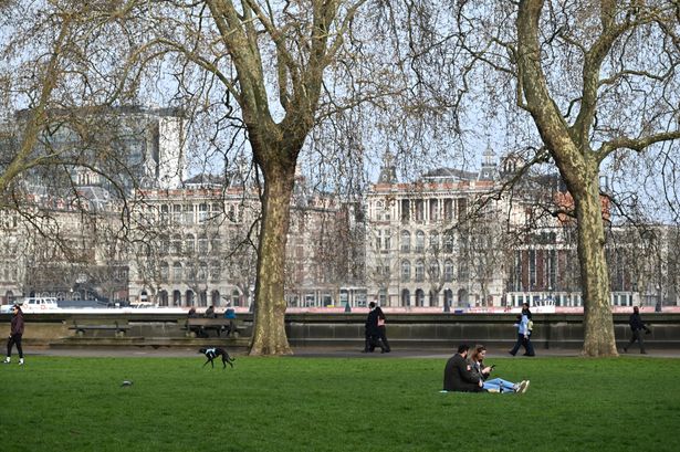 London hour by hour forecast for exact date this week temperatures set to reach scorching 25C