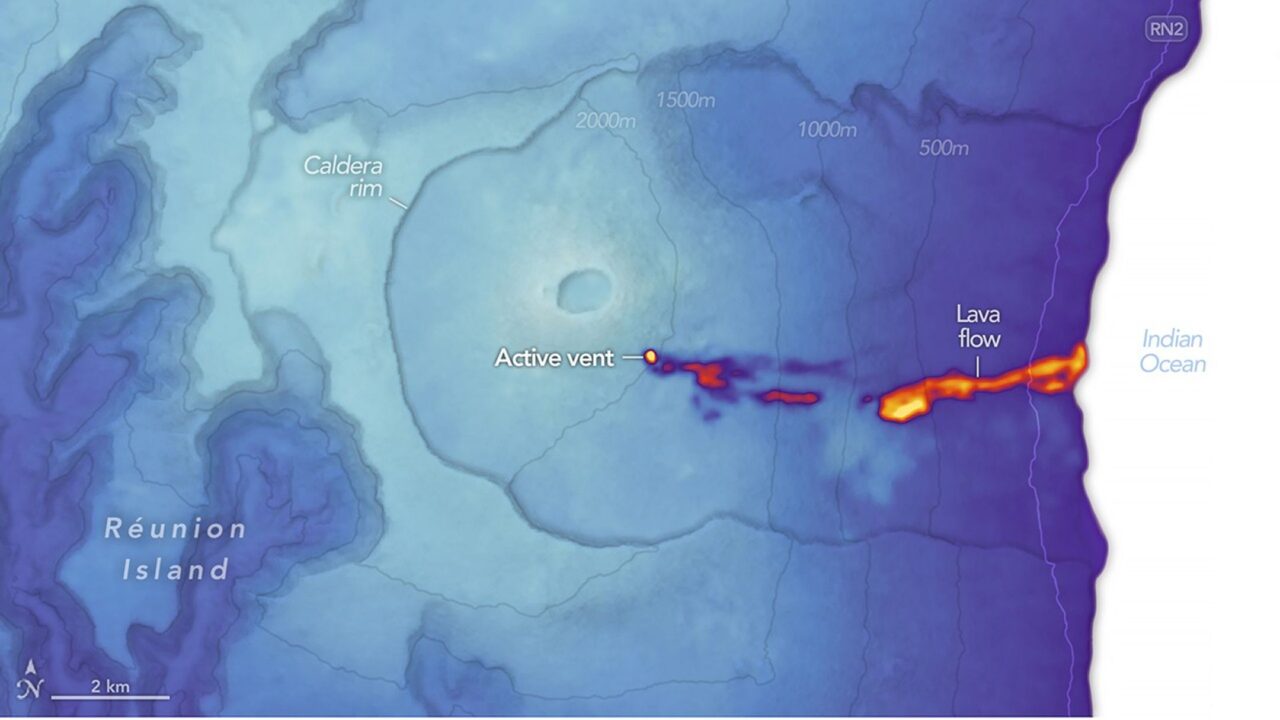 Réunion Island Lava Reaches the Sea
