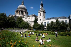 London weather map turns red as 26C to hit during 7 days of sunshine