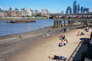 London will be hotter than Lisbon, Rome and Hawaii on Friday as temperatures soar ahead of Bank Holiday weekend