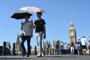 Temperatures in UK today could be even hotter than The Seychelles