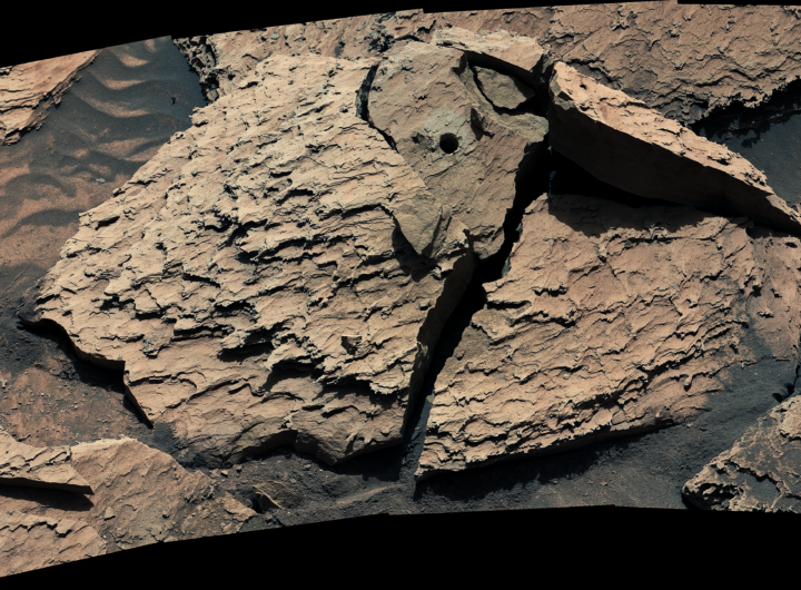 NASA’s Curiosity Takes Close Look at Rock That Got Stuck on Drill