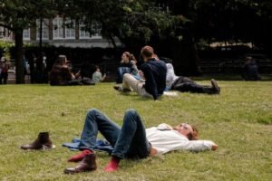 London to swelter in 38C heat as health warning escalates