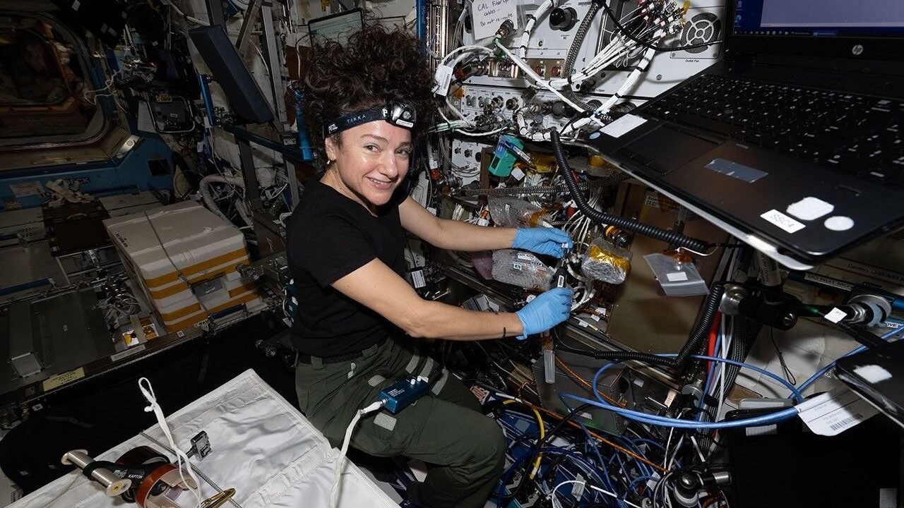Astronaut Jessica Meir Assists With Hardware Updates for NASA’s Cold Atom Lab