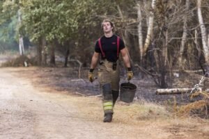 London warning of ‘extreme’ wildfire risk this weekend as 31C heatwave continues